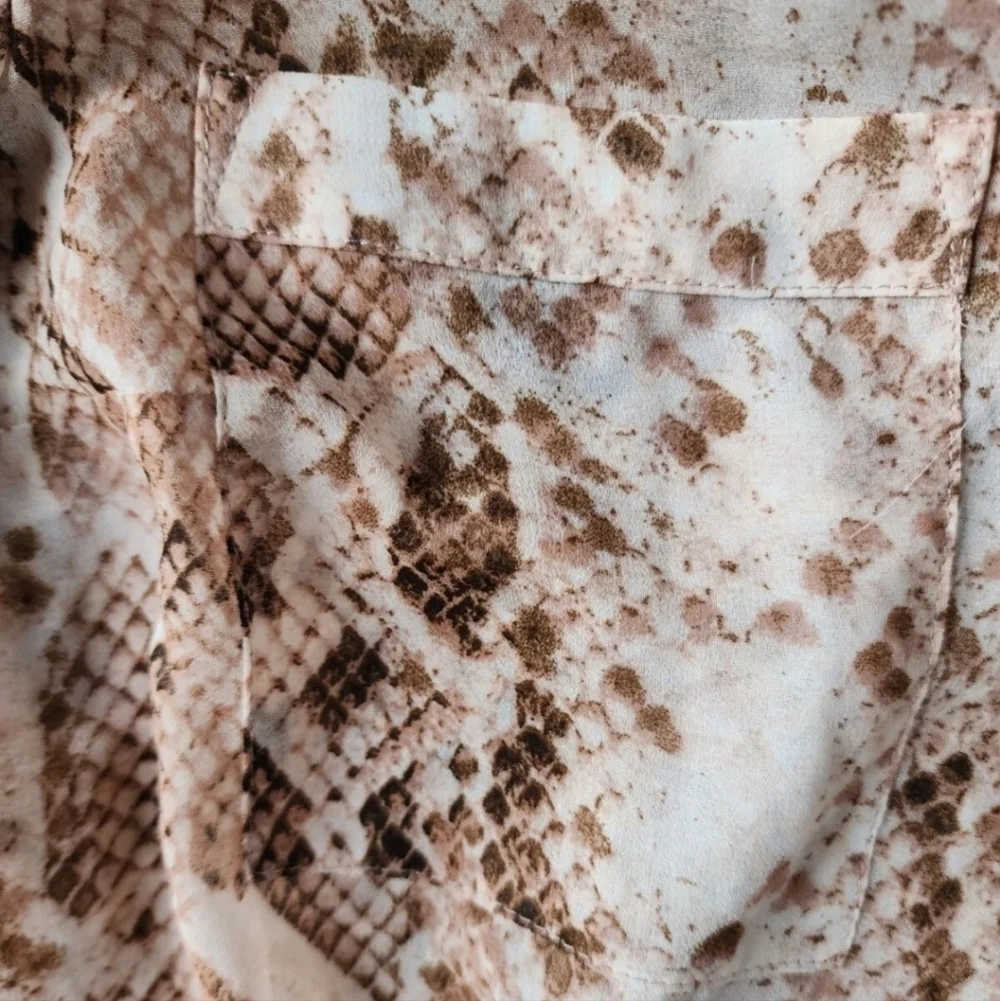 Express Women's Brown Snake Print Top - Picture 2 of 3